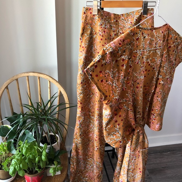 Sets 🌸 - Picture 1 of 8